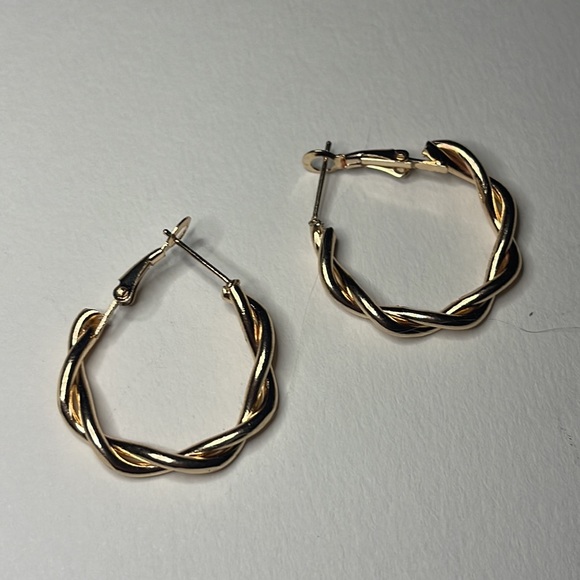 Vintage Womans Twisted Hoop Earrings 14K Yellow Gold Polished 20mm Hinged Back - Picture 7 of 10